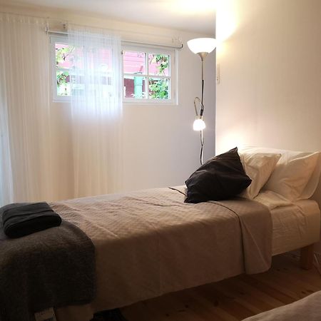 Stockholm B&B Cottage Нака Екстер'єр фото