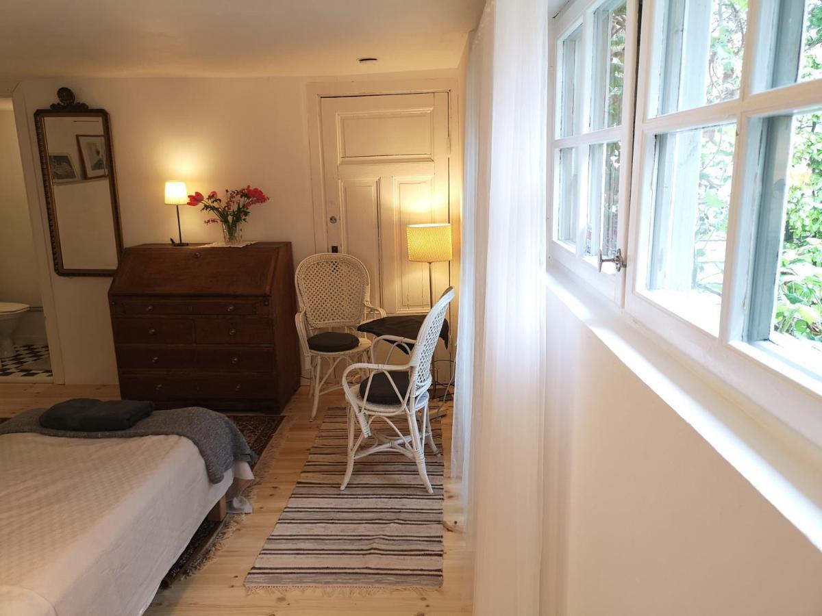 Stockholm B&B Cottage Нака Екстер'єр фото