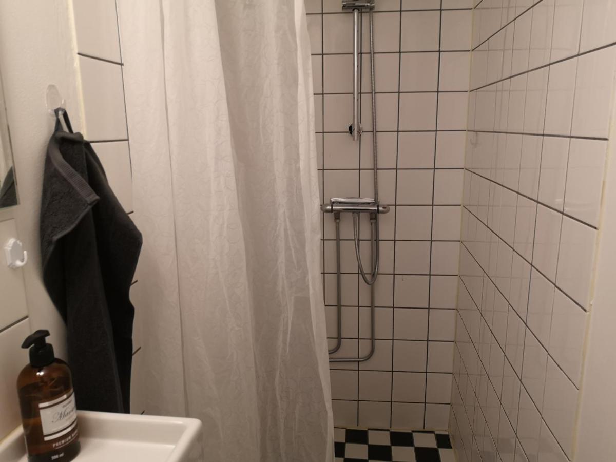 Stockholm B&B Cottage Нака Екстер'єр фото