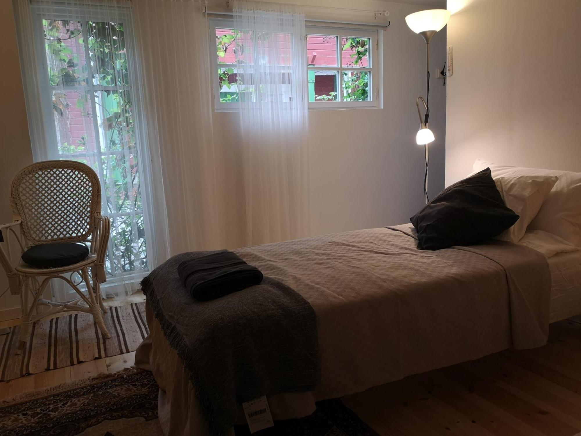 Stockholm B&B Cottage Нака Номер фото