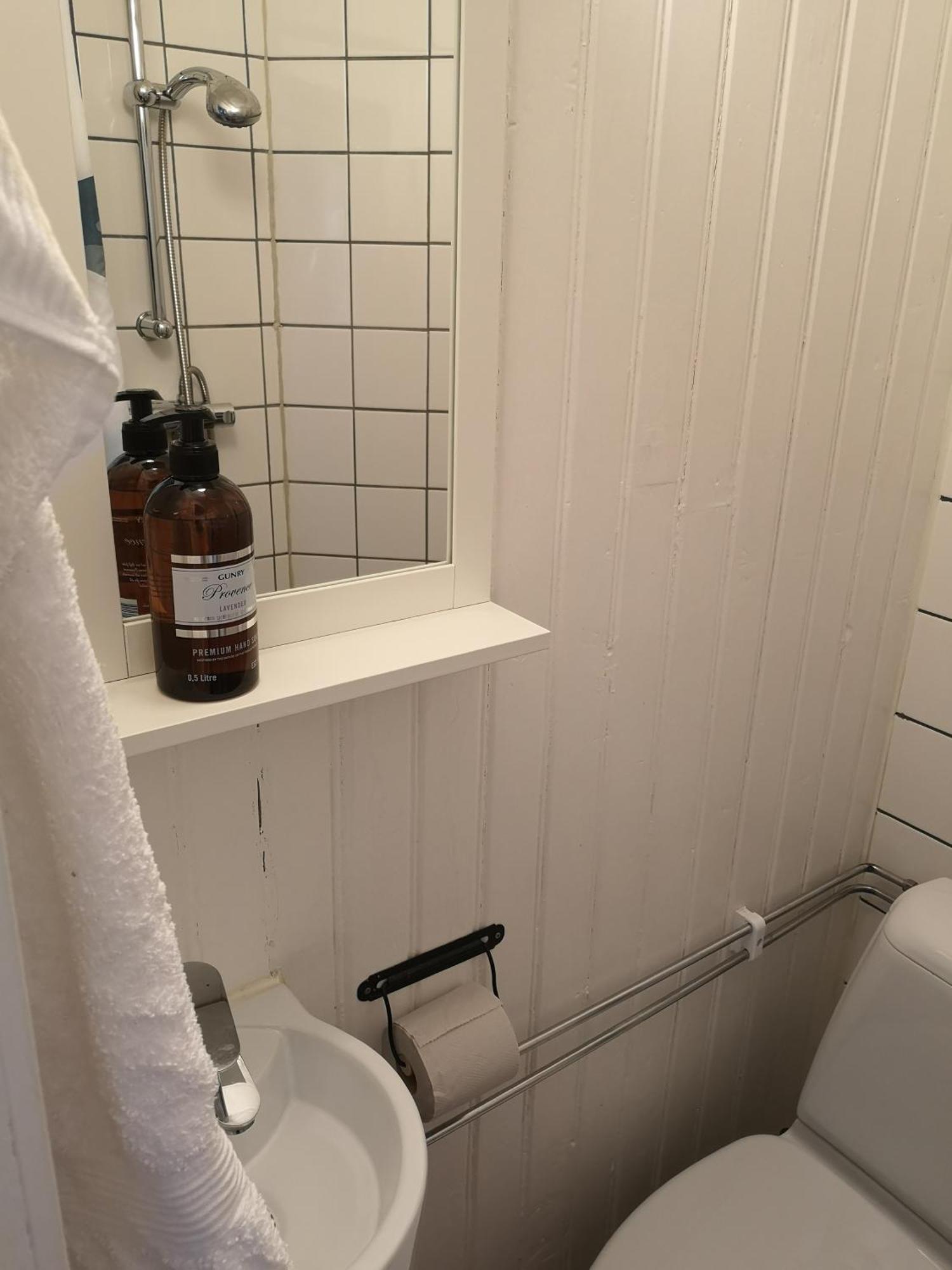Stockholm B&B Cottage Нака Номер фото