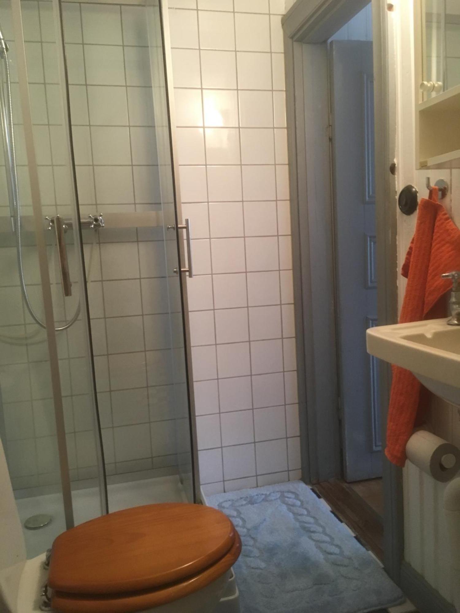 Stockholm B&B Cottage Нака Номер фото