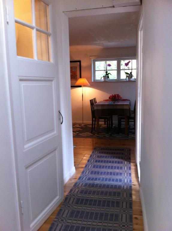 Stockholm B&B Cottage Нака Номер фото