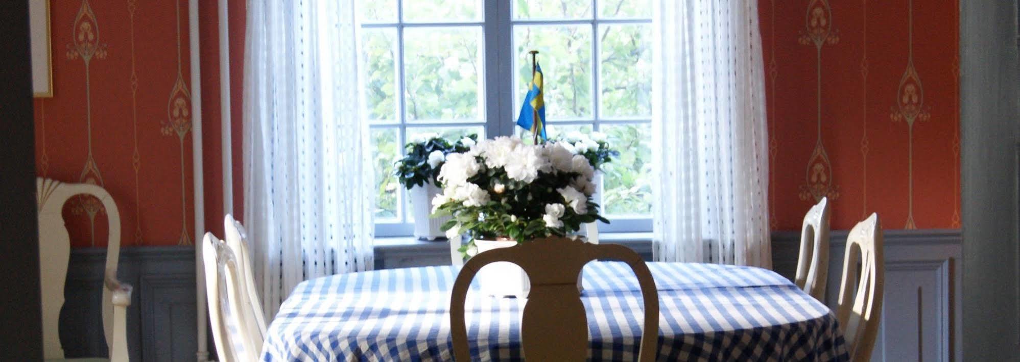 Stockholm B&B Cottage Нака Екстер'єр фото
