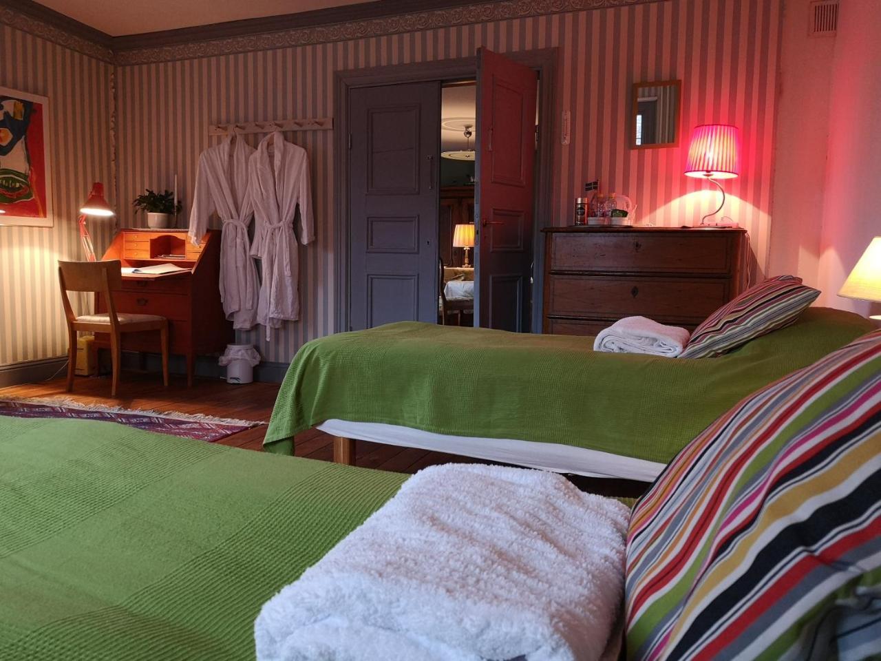 Stockholm B&B Cottage Нака Екстер'єр фото