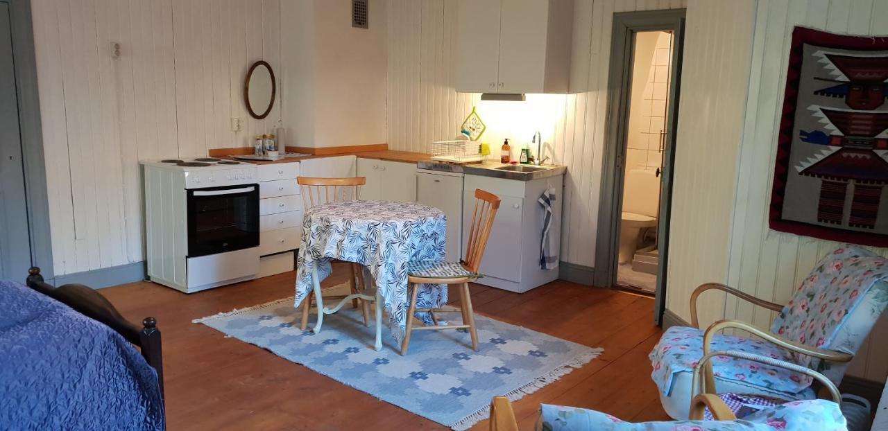 Stockholm B&B Cottage Нака Екстер'єр фото