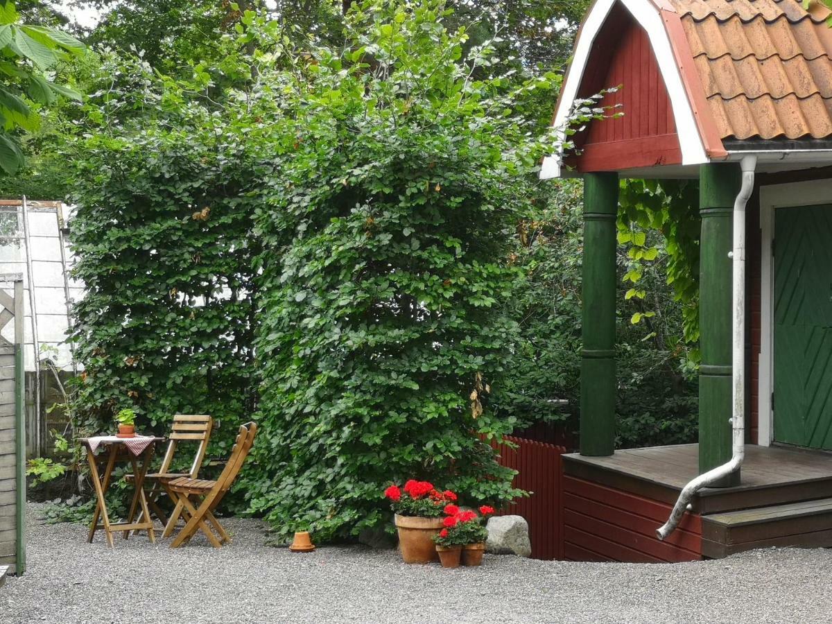 Stockholm B&B Cottage Нака Екстер'єр фото